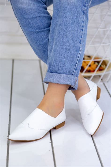 Bayan beyaz deri ayakkabı